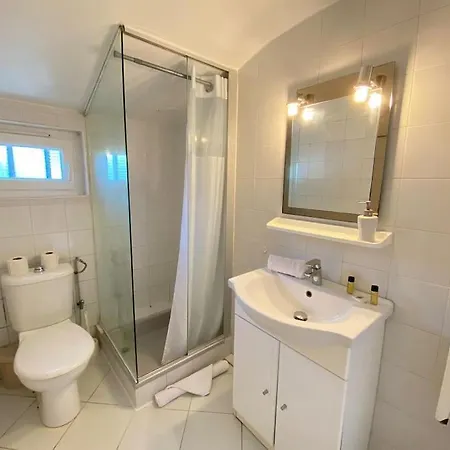 06av2 - Maisonnette Au Calme Avec Piscine Apartman Antibes