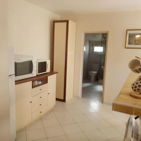 06av2 - Maisonnette Au Calme Avec Piscine Apartmán *